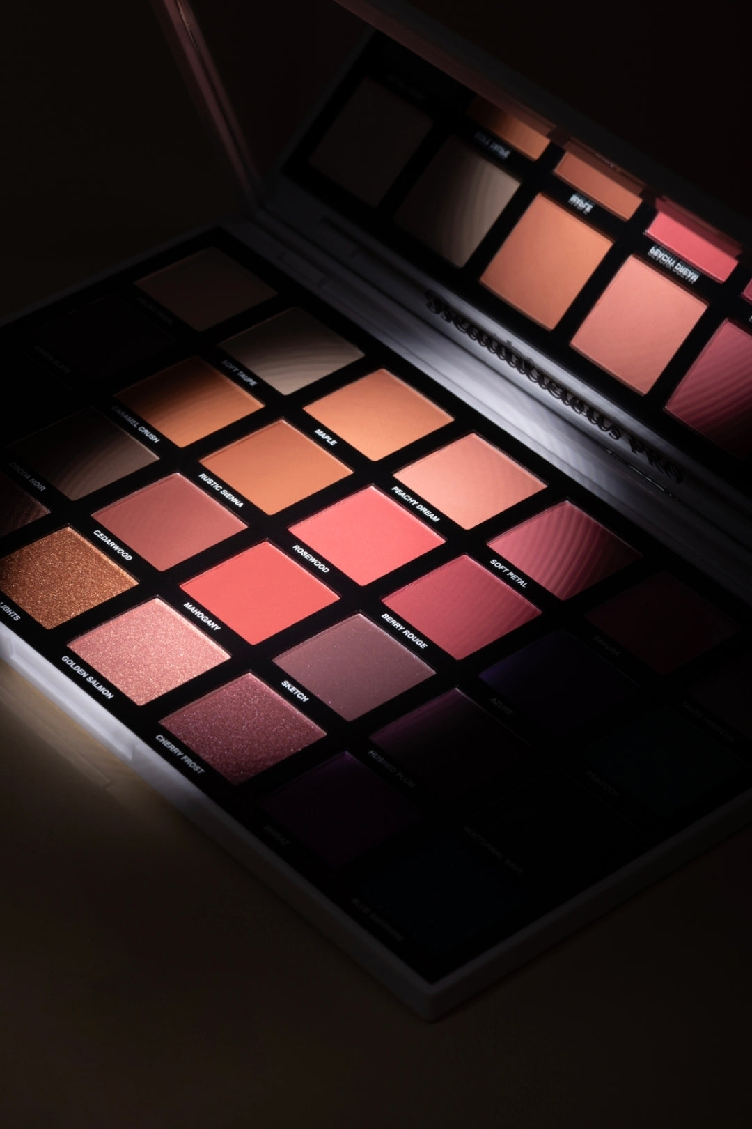 ETHEREAL HUES EYESHADOW PALETTE (28 COLOURS)